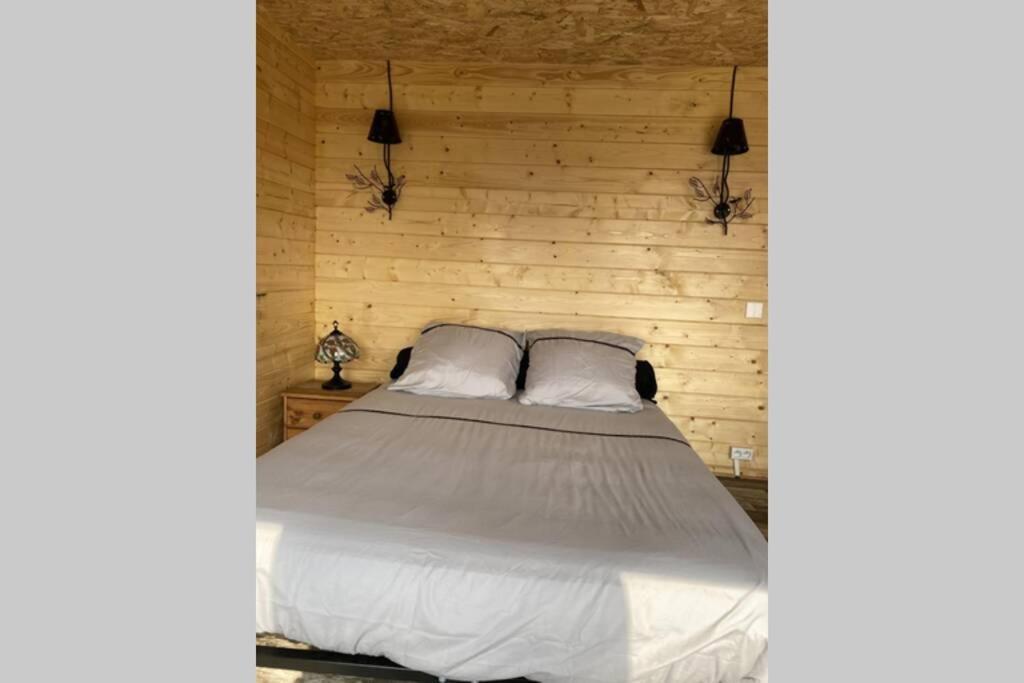 Charmant Chalet Pour 2 Personnes Spa Prive Massillargues-Attuech Luaran gambar
