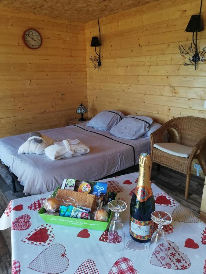 Charmant Chalet Pour 2 Personnes Spa Prive Massillargues-Attuech Luaran gambar