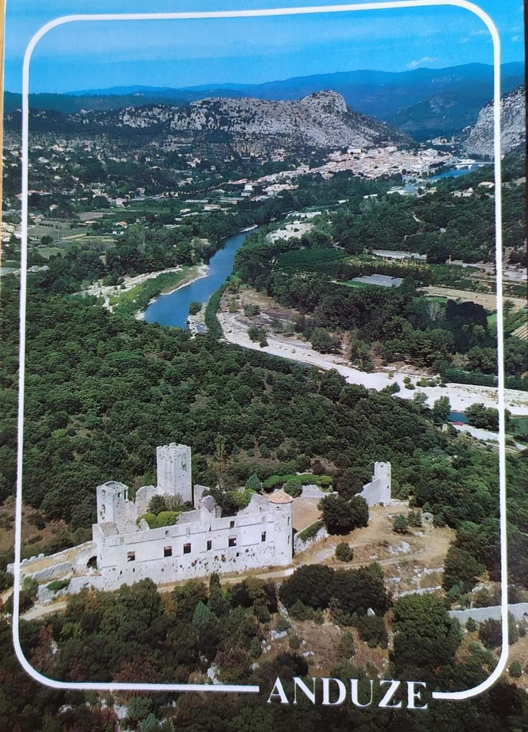 Charmant Chalet Pour 2 Personnes Spa Prive Massillargues-Attuech Luaran gambar