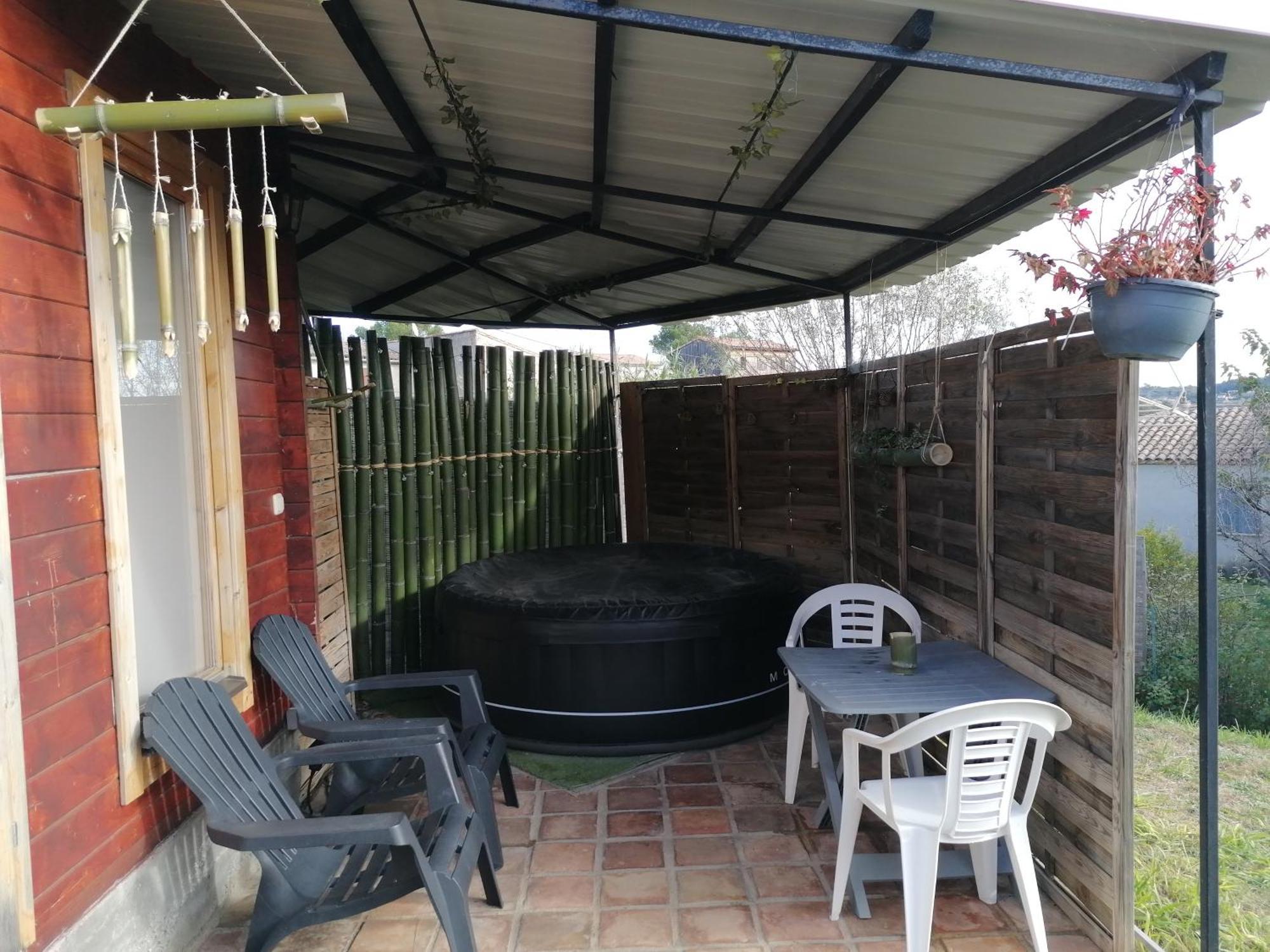 Charmant Chalet Pour 2 Personnes Spa Prive Massillargues-Attuech Luaran gambar