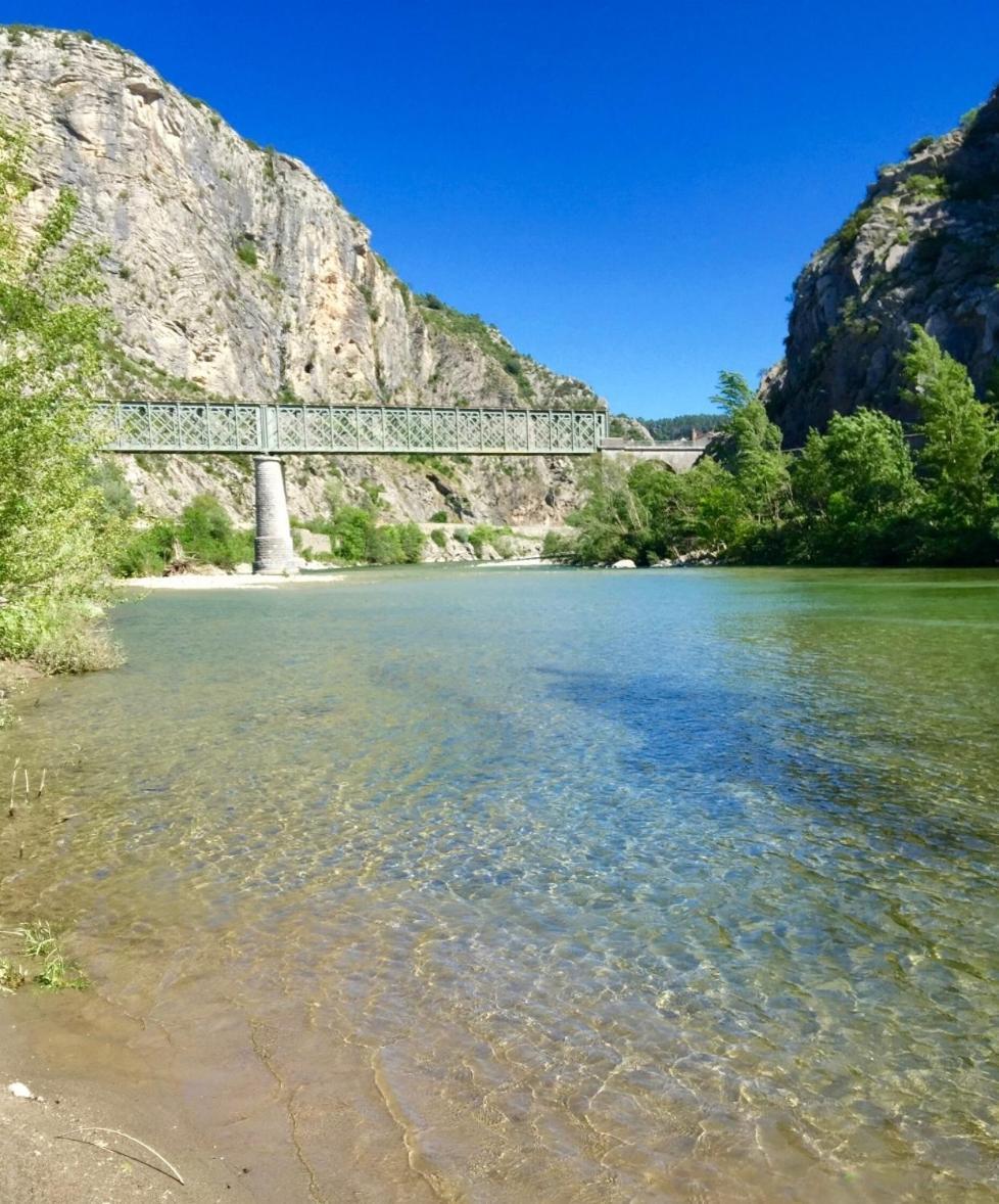 Charmant Chalet Pour 2 Personnes Spa Prive Massillargues-Attuech Luaran gambar